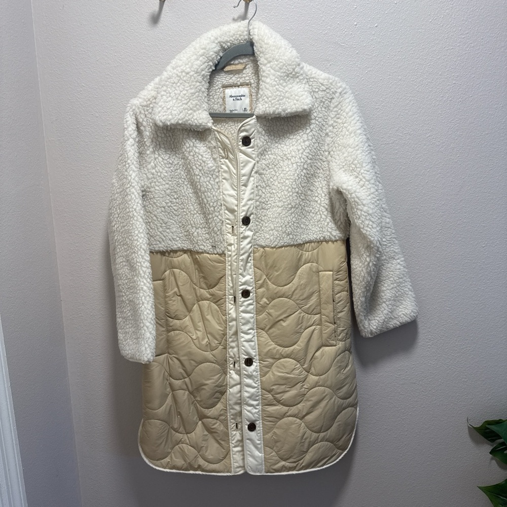Abercrombie & Fitch White and Tan Quilted Teddy Jacket